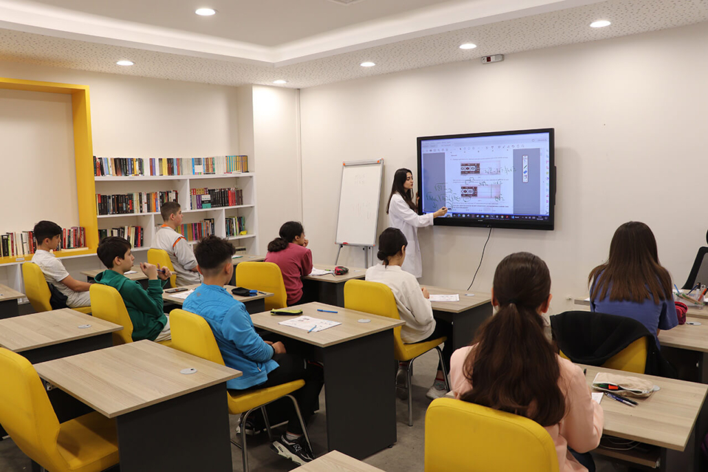 İBB Ders Atölyeleri Öğrencilerin Hizmetinde