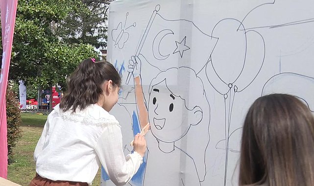 23 Nisan Özgürlük Ve Demokrasi Şenliği'ne Davetlisiniz