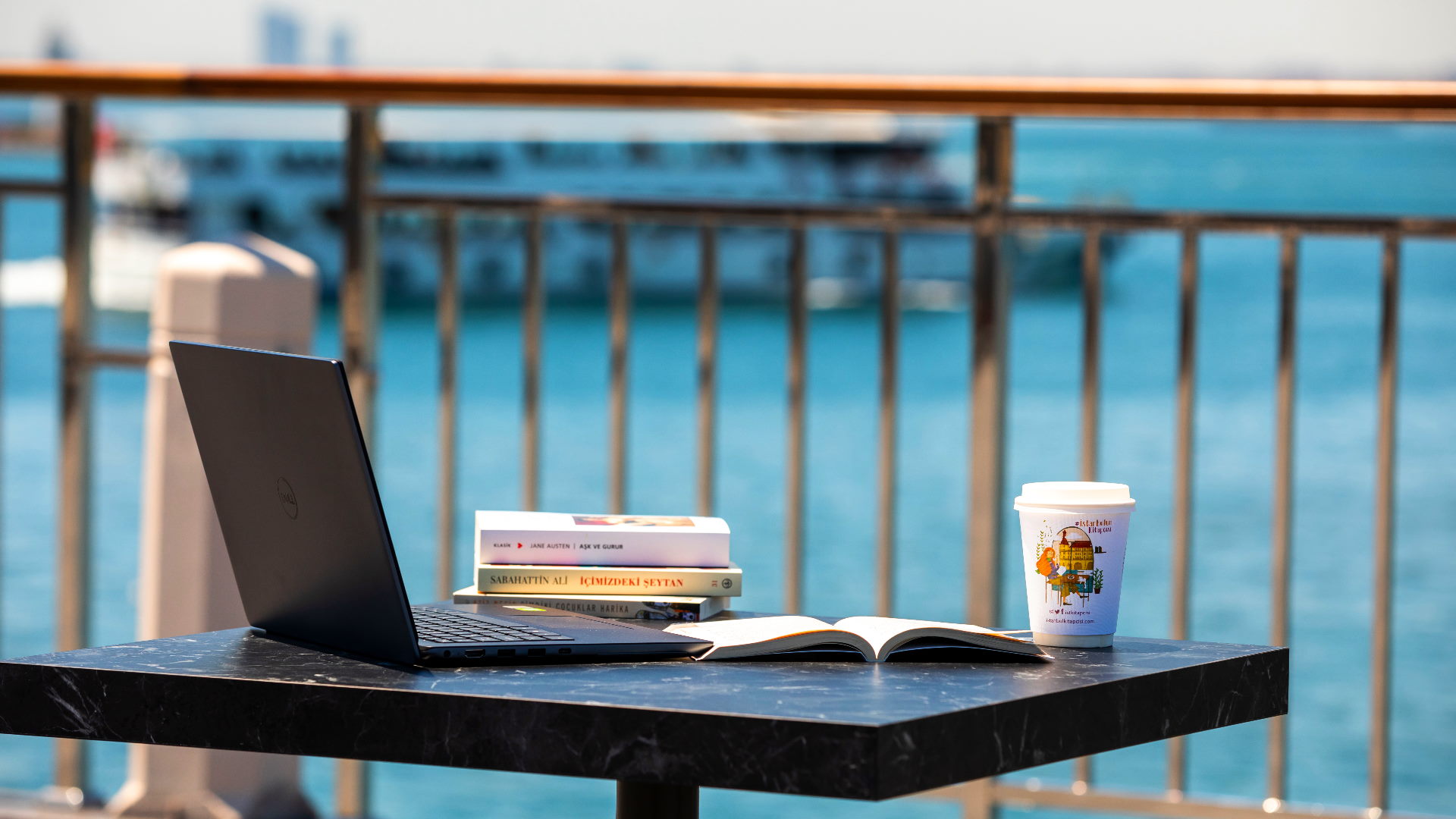 Kitap Sevgisi Şehrin Her Köşesinde!