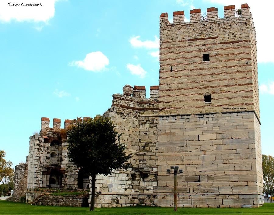 Surların Kesişimi: Mermer Kule