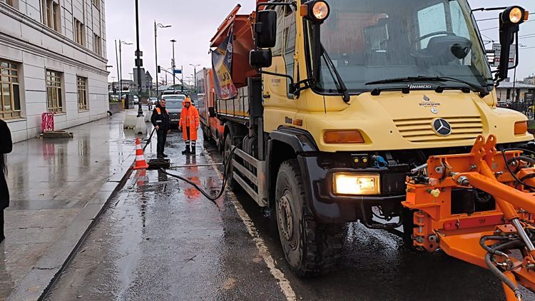 Fırtına ve Sağanak Yağış Etkisini Artırdı
