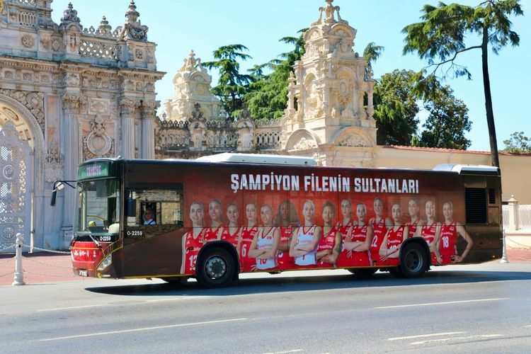 Şampiyonlar, İETT ile İstanbul'da