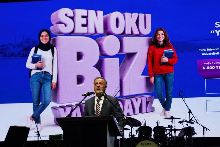 Üniversiteli Genç Kadınlar İçin Dayanışma Konseri