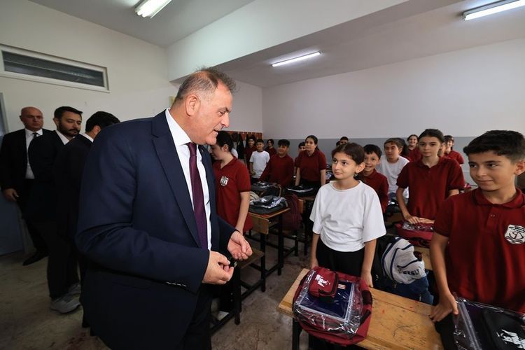 İBB'den Öğrencilere Kırtasiye Desteği